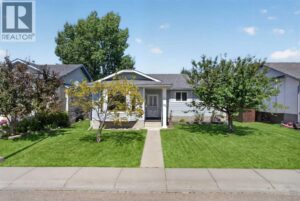 42 West Boothby Crescent, Cochrane